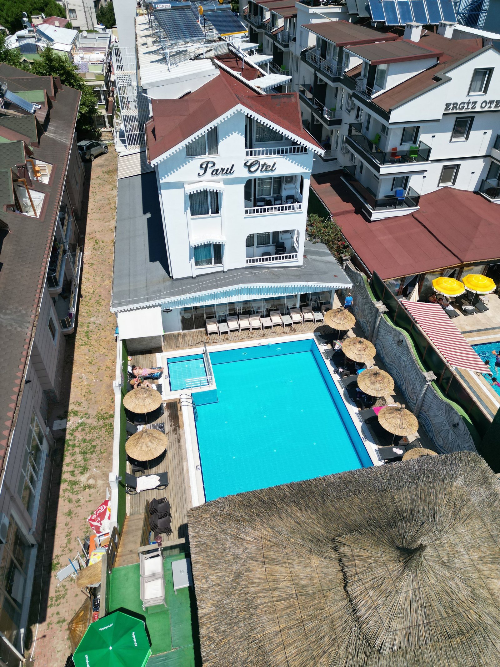 Parıl Hotel dış cephe ve havuz